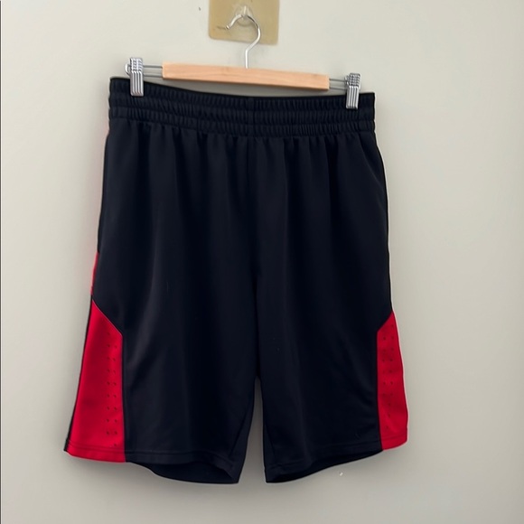 Dynamic Black and Red Athletic Shorts for Training - Picture 1 of 3